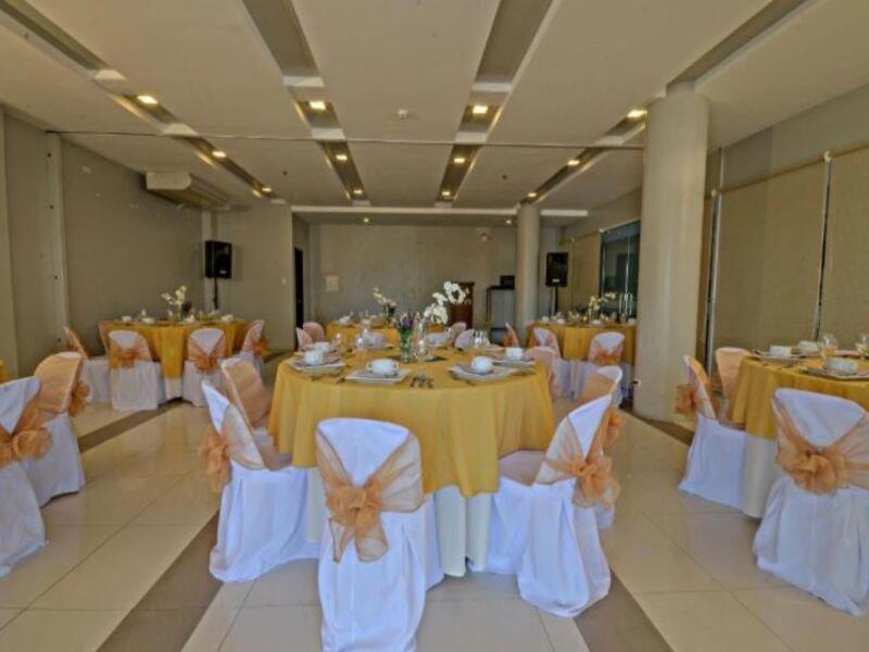 Empire Suites Hotel Puerto Princesa Buitenkant foto