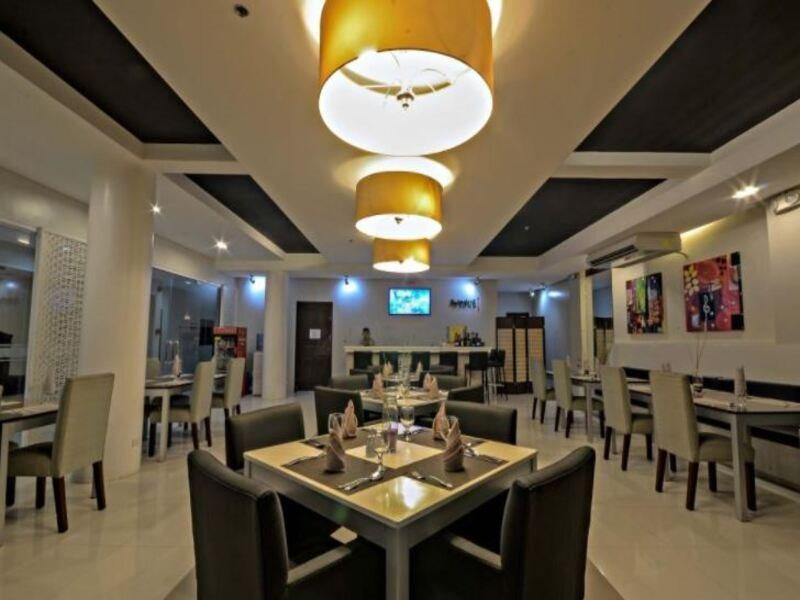 Empire Suites Hotel Puerto Princesa Buitenkant foto