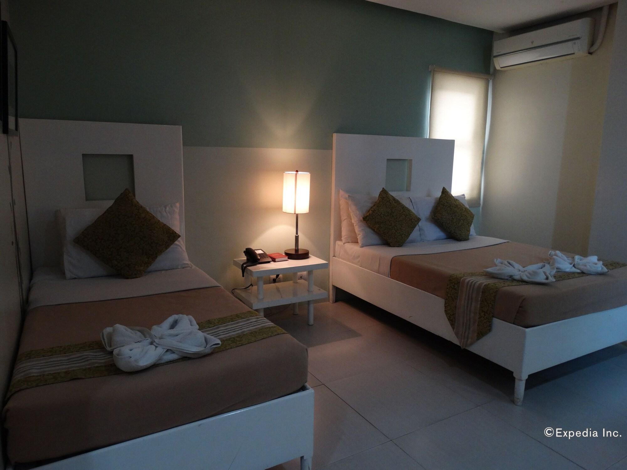 Empire Suites Hotel Puerto Princesa Buitenkant foto
