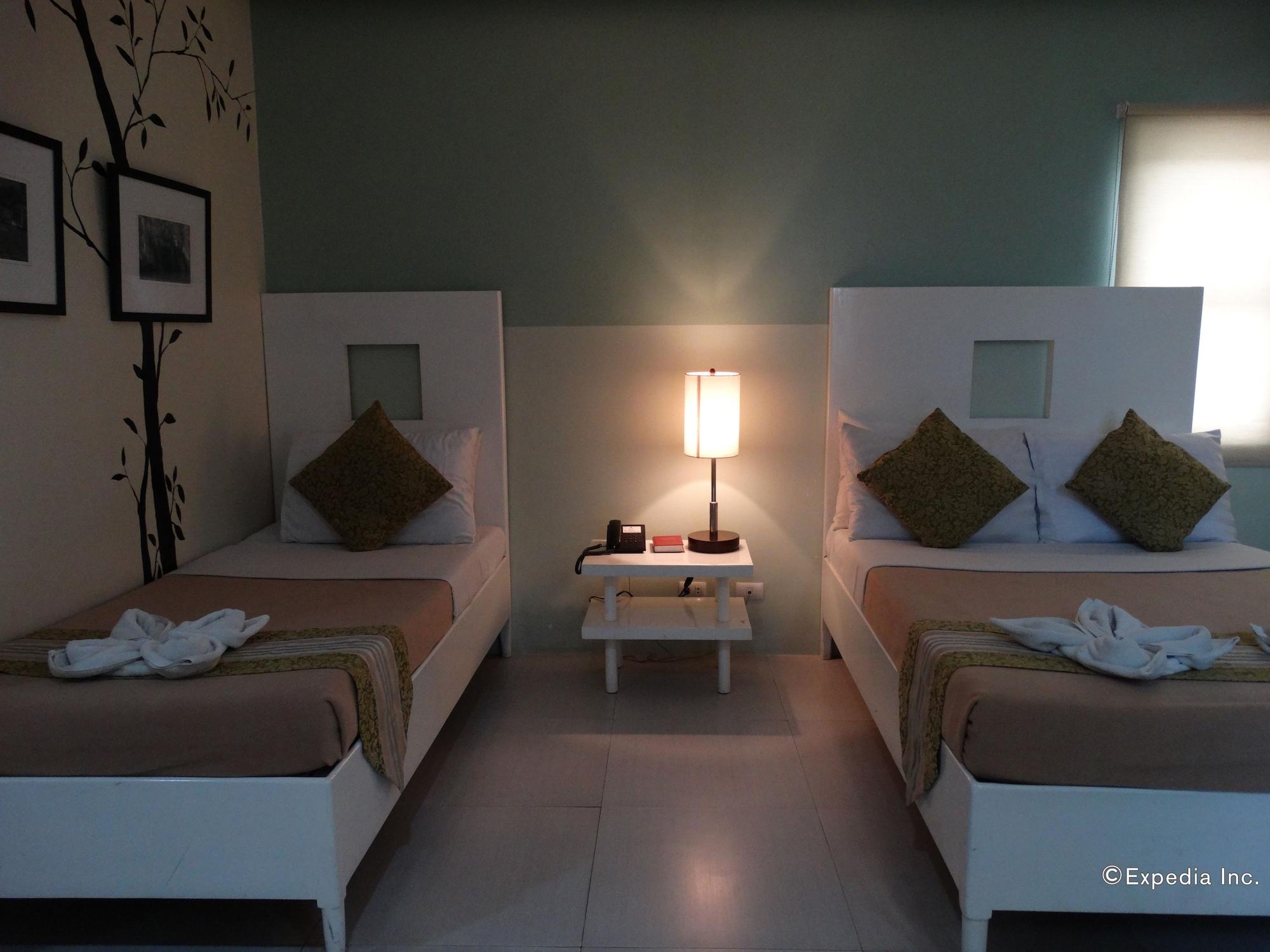 Empire Suites Hotel Puerto Princesa Buitenkant foto
