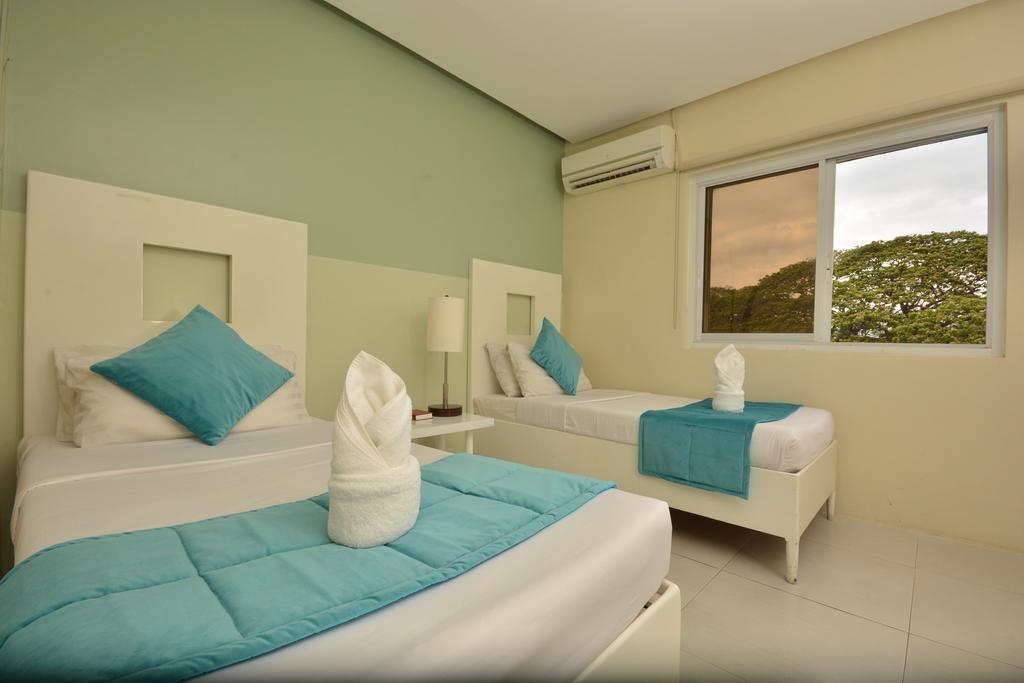 Empire Suites Hotel Puerto Princesa Buitenkant foto