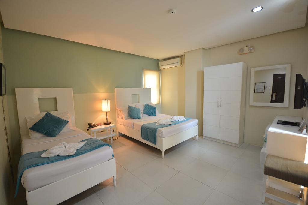 Empire Suites Hotel Puerto Princesa Buitenkant foto