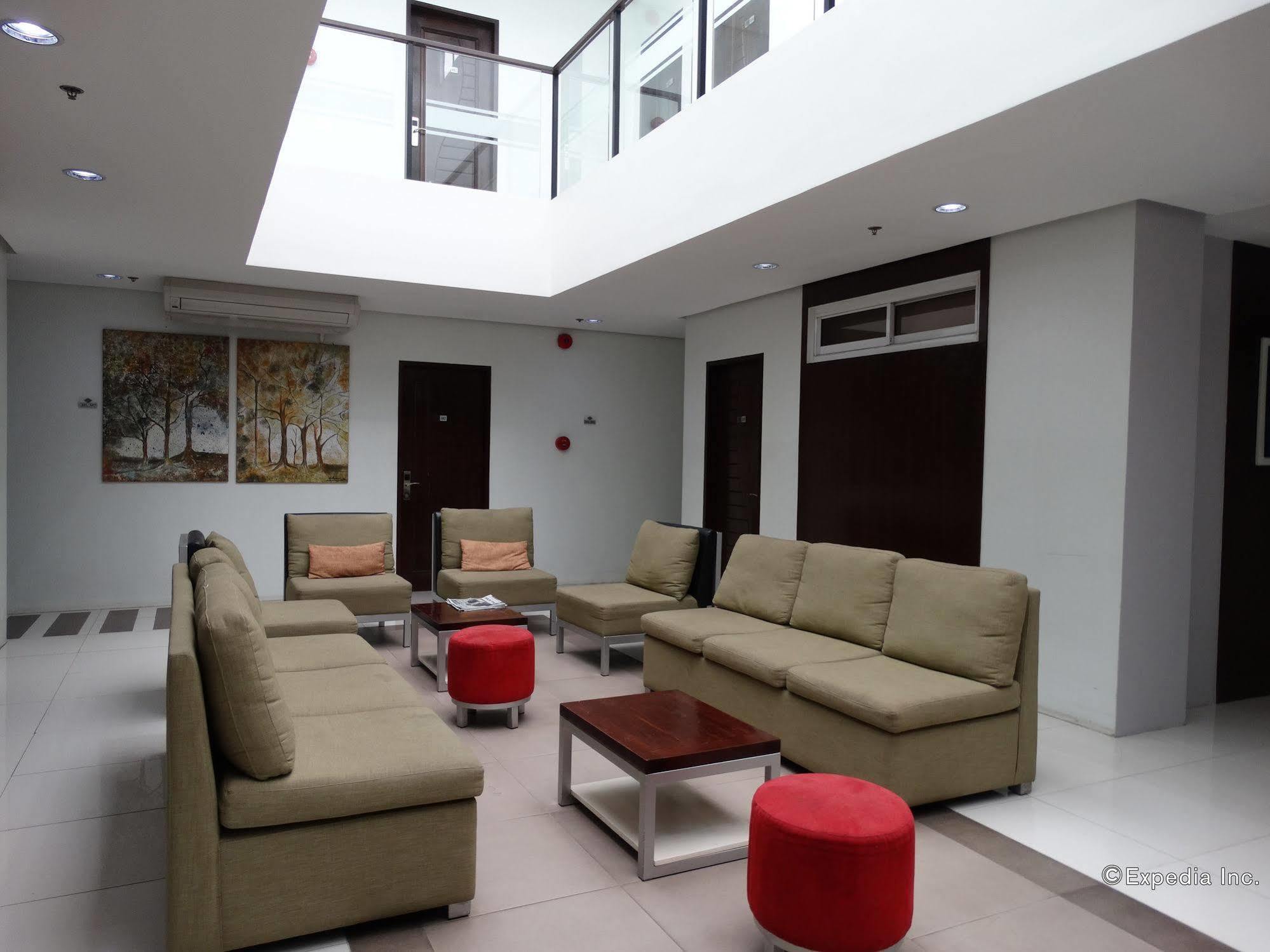 Empire Suites Hotel Puerto Princesa Buitenkant foto