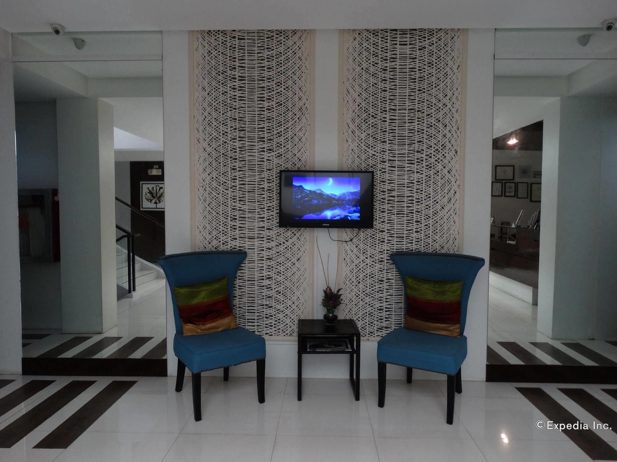 Empire Suites Hotel Puerto Princesa Buitenkant foto