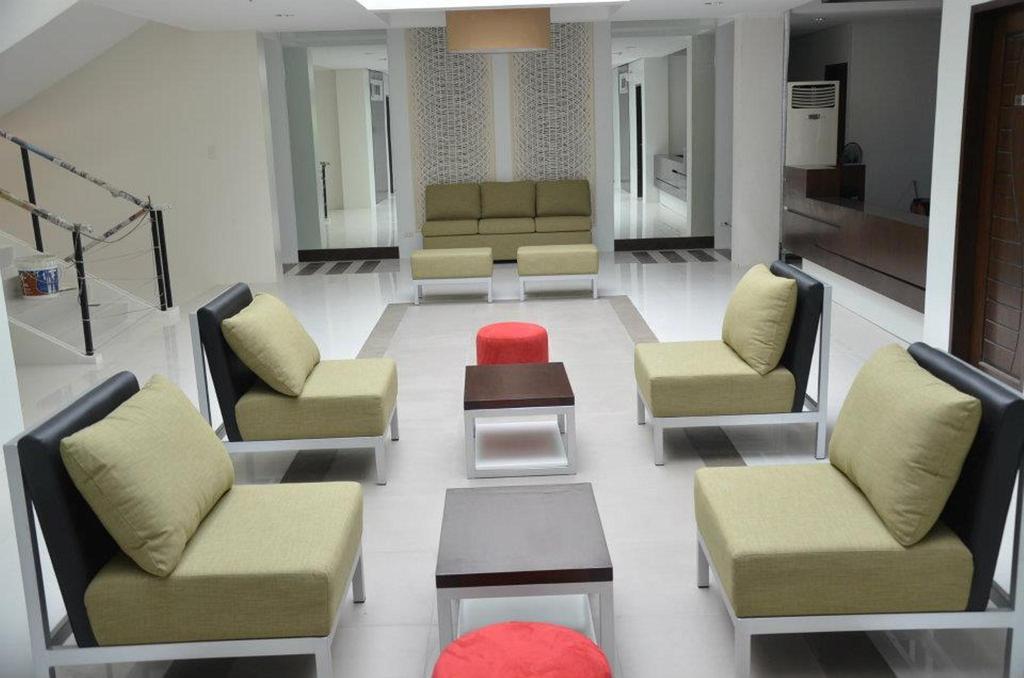 Empire Suites Hotel Puerto Princesa Buitenkant foto