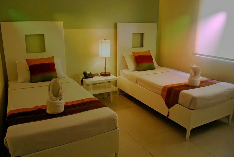 Empire Suites Hotel Puerto Princesa Buitenkant foto